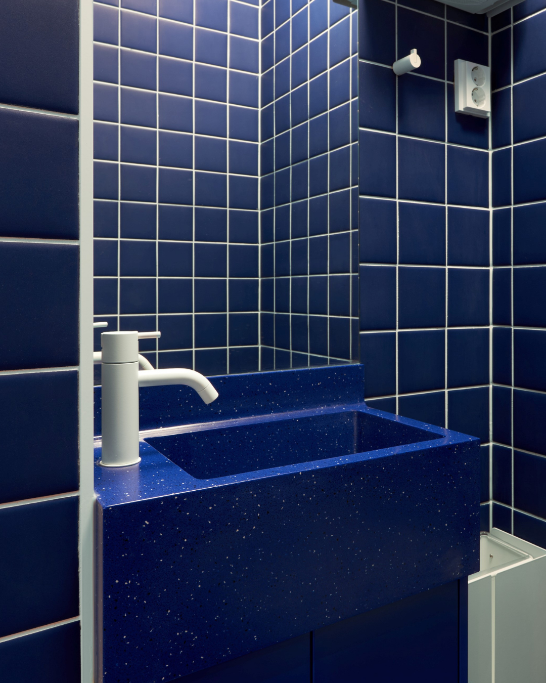 R5002-04 Ultramarine Blue
