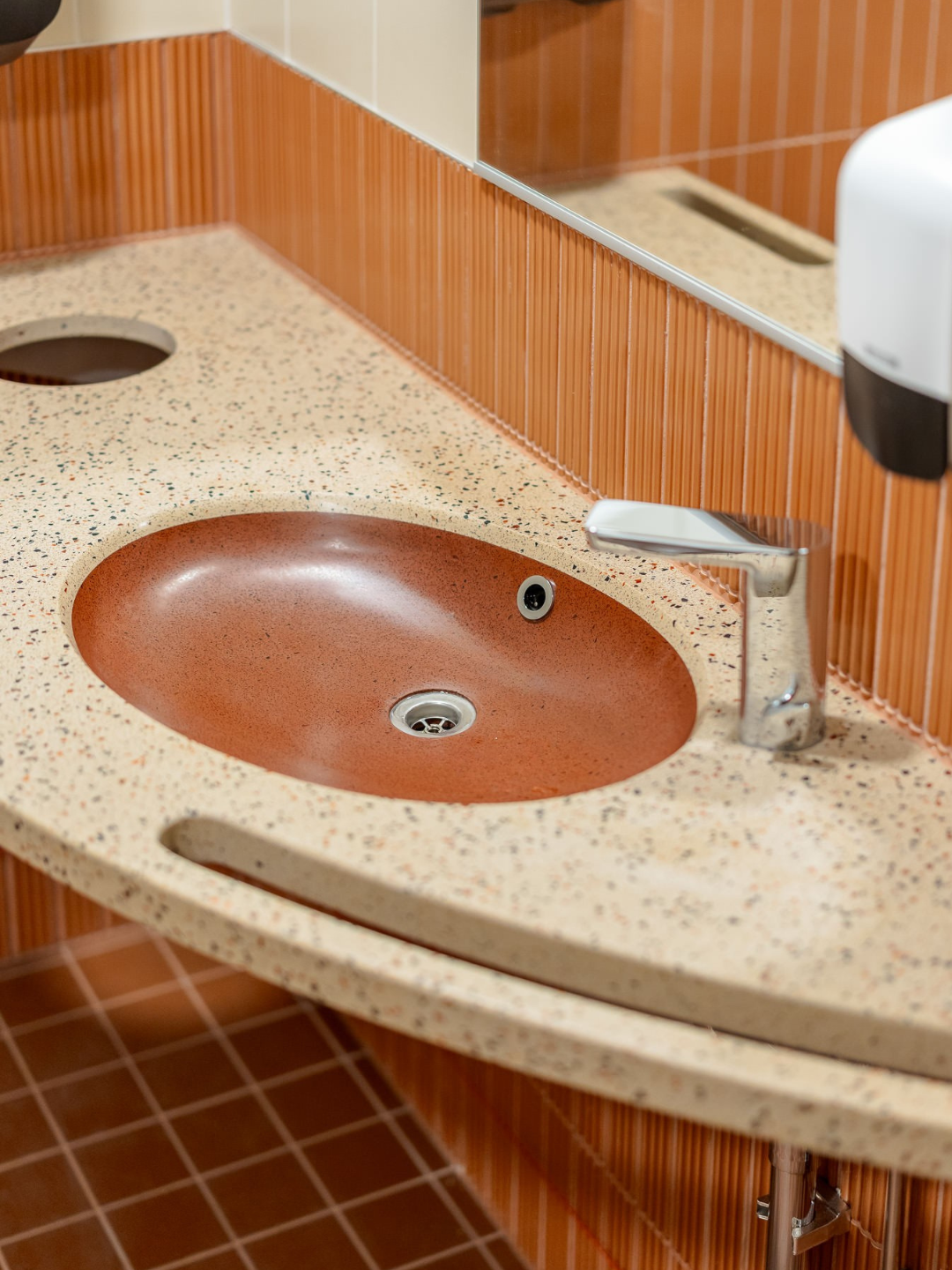 Accessible vanity unit EST 100